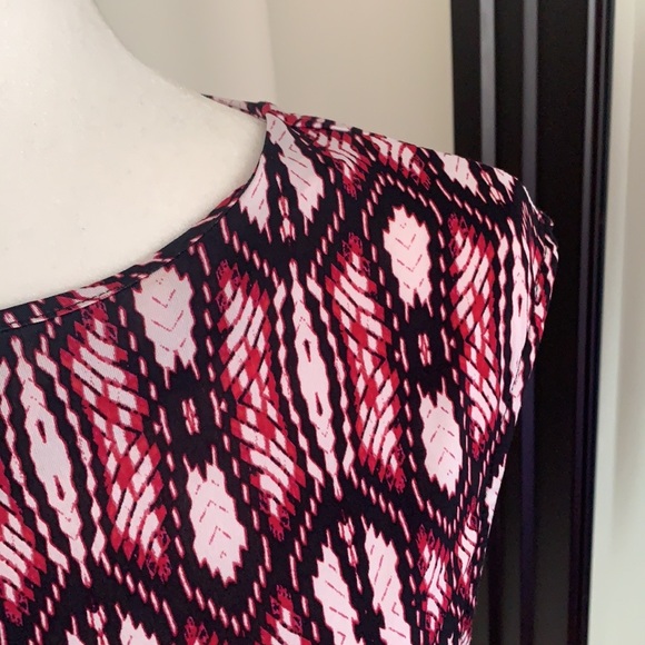 Sleeveless draped blouse - Picture 4 of 7